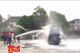 Diễn tập phòng cháy chữa cháy xe bồn chở xăng dầu