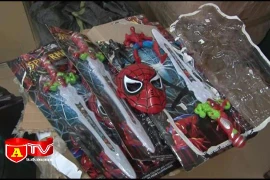 Thu giữ hàng nghìn đồ chơi trẻ em bạo lực