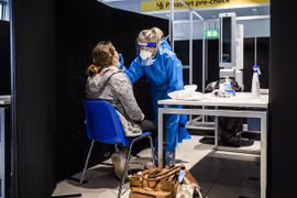 Thế giới chủ động ứng phó trước sự lan rộng của biến thể Omicron