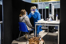 Thế giới chủ động ứng phó trước sự lan rộng của biến thể Omicron