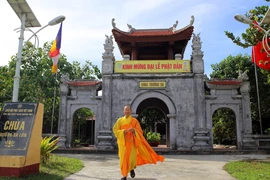 Những mái chùa đất Việt dưới bóng phong ba