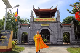 Những mái chùa đất Việt dưới bóng phong ba