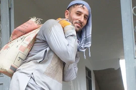 Khánh kiệt, tầng lớp trung lưu Afghanistan cũng thành lao động chân tay