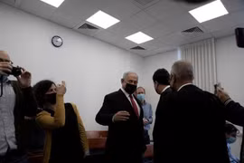Cựu Thủ tướng Israel Netanyahu đối mặt với cựu cố vấn truyền thông tại tòa