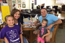 Bé gái 7 tuổi đã sống sót kỳ diệu thế nào sau tai nạn máy bay kinh hoàng?