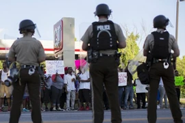 Bị bắn chết vì dám đe dọa cảnh sát bằng…súng giả