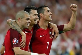 Ronaldo vô duyên, Bồ Đào Nha vẫn giành vé vào bán kết
