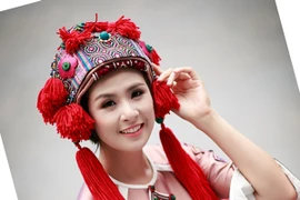 Áo dài Việt đến kinh đô thời trang thế giới