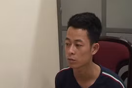 Dùng lưỡi lê đâm liên tiếp hòng "nối" lại tình cảm với bạn gái cũ