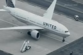 Bị bắt giữ vì tuyên bố đầu độc cả chuyến bay