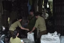 Thu giữ nhiều quân tư trang trên phố Lê Duẩn, Nguyễn Thiệp