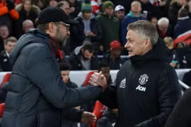 Muốn giải quyết khủng hoảng, Solskjaer cần phải học Klopp