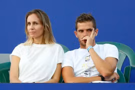 Cựu sao Real bị bắt quả tang ngủ với bạn thân của vợ