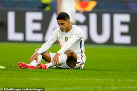 M.U 'nín thở' chờ tin Varane