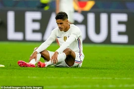 M.U 'nín thở' chờ tin Varane