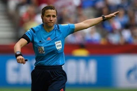 Lần đầu tiên tổ trọng tài toàn nữ làm việc tại World Cup 
