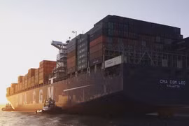 Nữ nghệ sỹ đi xuyên Thái Bình Dương