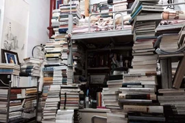 Sống trong "hang động sách"