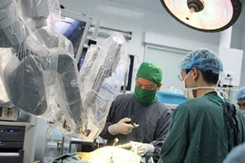 Cho phép dùng robot mổ nội soi 