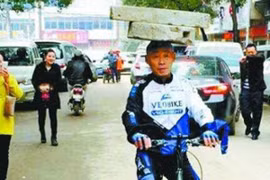 Đội đá tảng, đạp xe tập thể dục