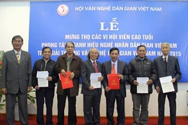 Trao giải cho công trình nghiên cứu văn nghệ dân gian