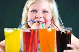 Nước ngọt, nước tăng lực gây hại răng