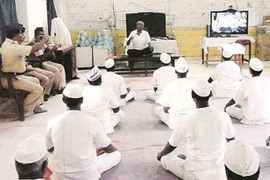 Giỏi Yoga, được ra tù sớm