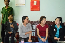 Bộ trưởng Bộ Y tế thăm hỏi gia đình thiếu nữ lớp 10 bị cưa chân "oan"