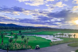 Hấp dẫn giải golf mừng khai trương Hoa Nắng Camping Beach Resort