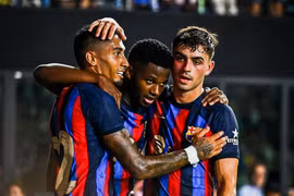 Barca vùi dập đội bóng của Beckham như set tennis