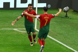 Bruno Fernandes được chấm điểm lấn át Ronaldo