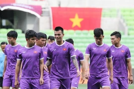 Tuyển Việt Nam làm quen SVĐ 3 vạn chỗ ngồi ở Australia