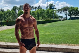 Choáng với cơ thể 'nét căng' của Ibra ở tuổi 41