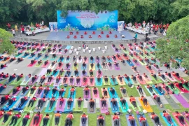 Hơn 1.000 người đồng diễn ở Festival Yoga Hà Nội 2022