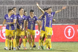Hà Nội FC thắng CLB TP.HCM 6-0 ngay trên sân Thống Nhất