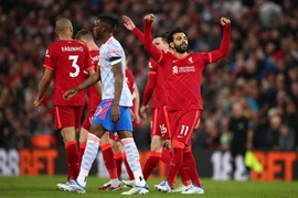 MU thua thảm Liverpool, hụt hơi đua top 4