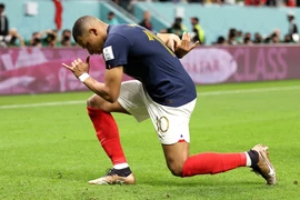 Mbappe ghi bàn và kiến tạo, ĐKVĐ Pháp ngược dòng thắng Úc tưng bừng