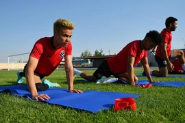 Tuyển Thái Lan 'méo mặt' vì 13 cầu thủ bị tiêu chảy