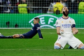 Real Madrid ngược dòng không tưởng trước PSG để vào tứ kết