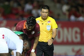 Trọng tài Hoàng Ngọc Hà lên tiếng sau khi bị CĐV Hải Phòng 'phun mưa' vào mặt