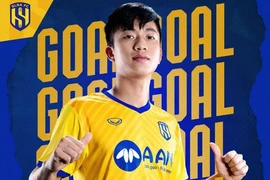 Xem Phan Văn Đức lập siêu phẩm 'ngả bàn đèn' ở V-League