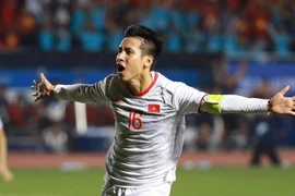 HLV Park trao băng đội trưởng cho Hùng Dũng tại SEA Games 31