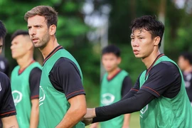 Đua vô địch V-League, SLNA chiêu mộ cựu tiền vệ Villarreal