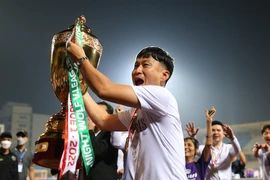 Vì sao Hà Nội FC chia tay HLV người Hàn Quốc?