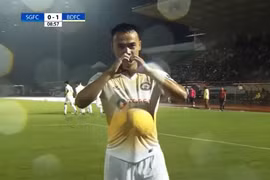 Pha bóng 'bàn tay của Chúa' xuất hiện ở V-League 2022