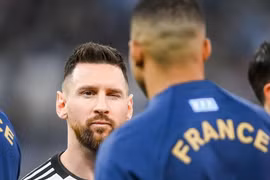 Messi nháy mắt đầy tự tin với Mbappe trước chung kết