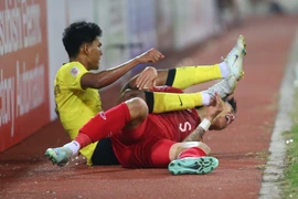 Vì sao Malaysia bị đuổi người và ĐT Việt Nam được hưởng 11m?