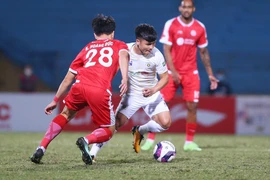 Quang Hải chơi giữ chân ở trận chia tay V-League