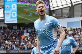 Bị Liverpool chia điểm, Man City vẫn dẫn đầu Premier League