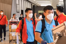 ĐT Việt Nam mất hơn 1 tiếng để nhập cảnh vào Australia